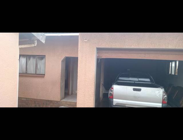 3 BEDROOM HOUSE FOR SALE IN NGWELEZANA
